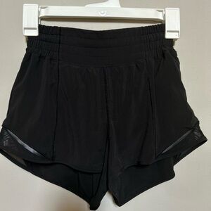 Lululemon High Rise Hotty Hot 2.5” Shorts - Size 2 - Black